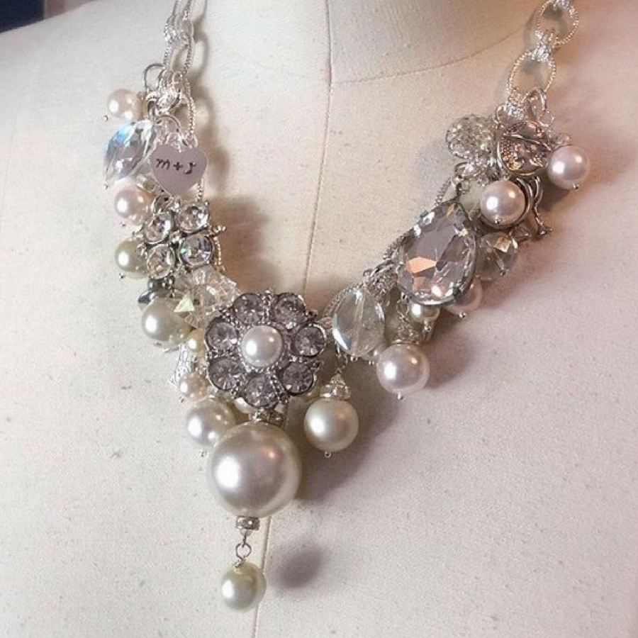 necklace-bib-pearls-silver.jpg.