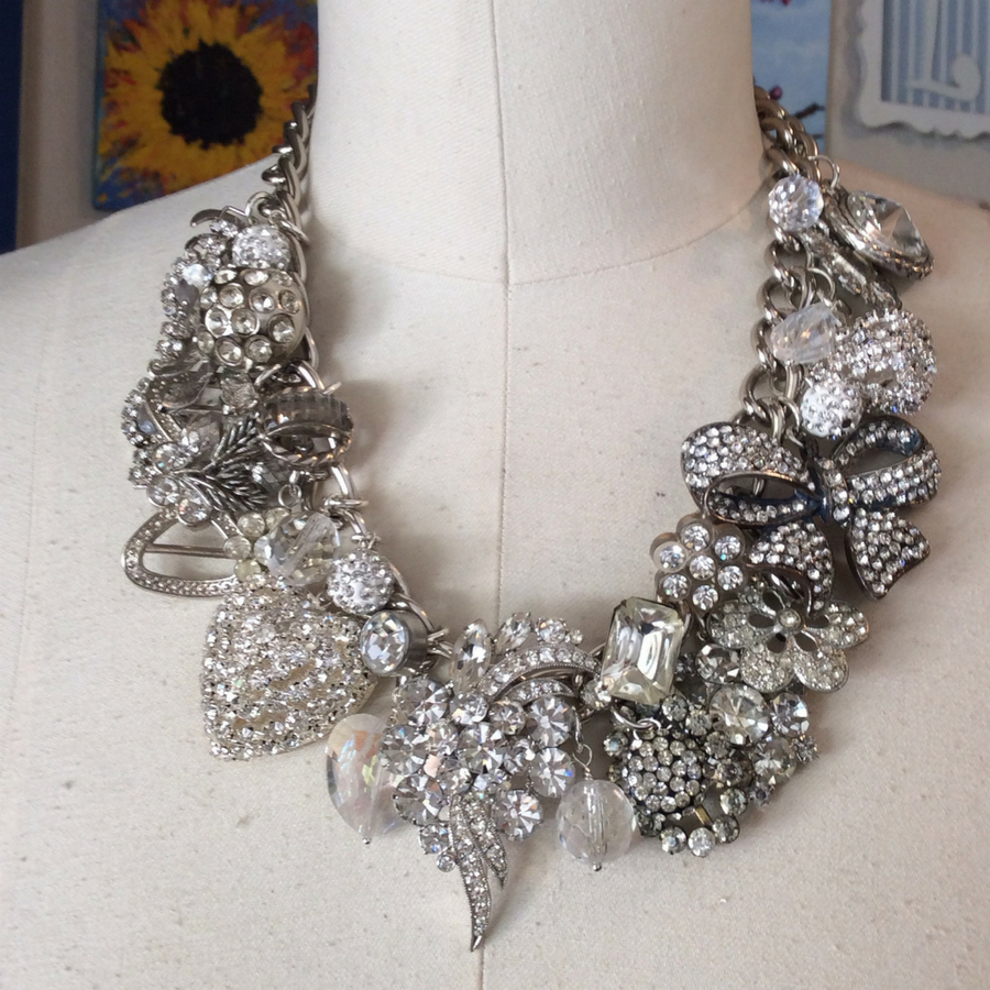 necklace-bib-pearls-silver.jpg.