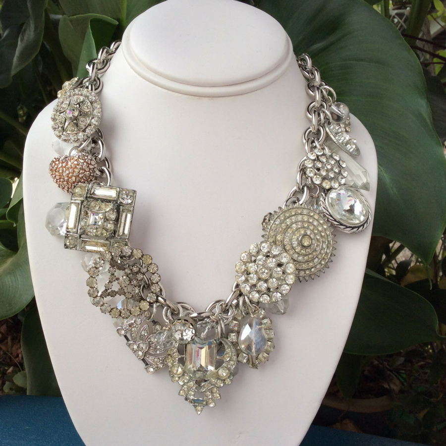 necklace-bib-pearls-silver.jpg.