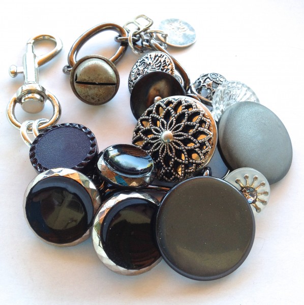 buttons-bracelet.jpg.