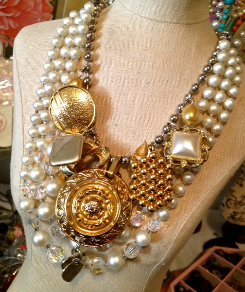 necklace-bib-pearls.jpg.
